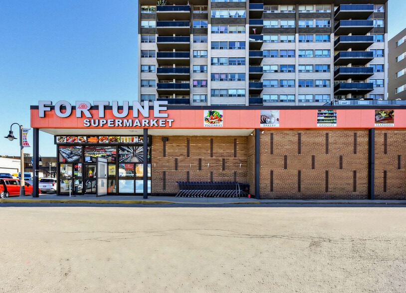 Primary Photo Of 45 Richmond St W, Oshawa Freestanding For Sale