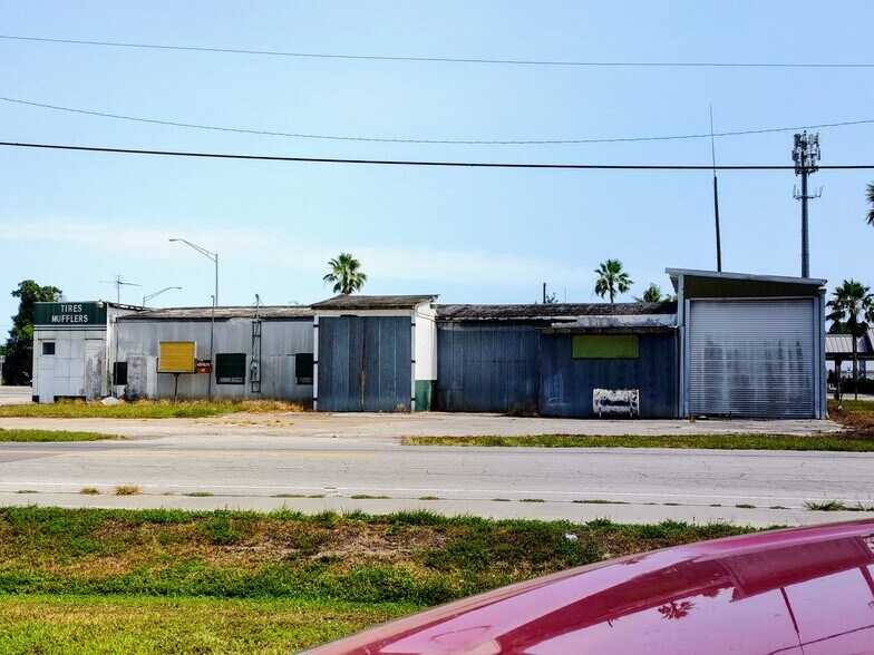More Photos Of 805 N Parrott Ave, Okeechobee General Retail For Sale
