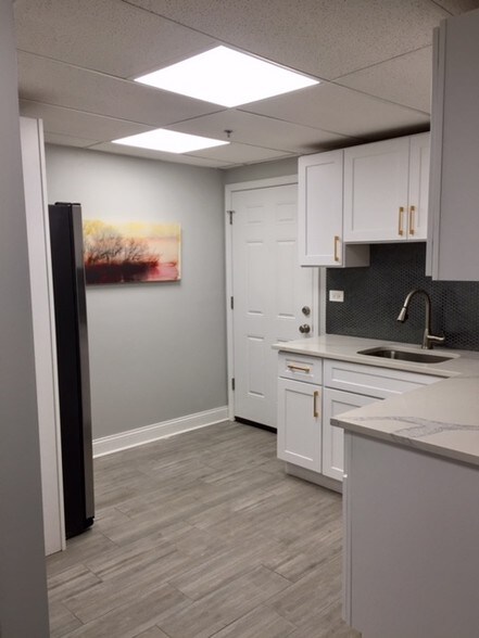 More Photos Of 5117 Main St, Downers Grove Storefront Retail Office For Lease