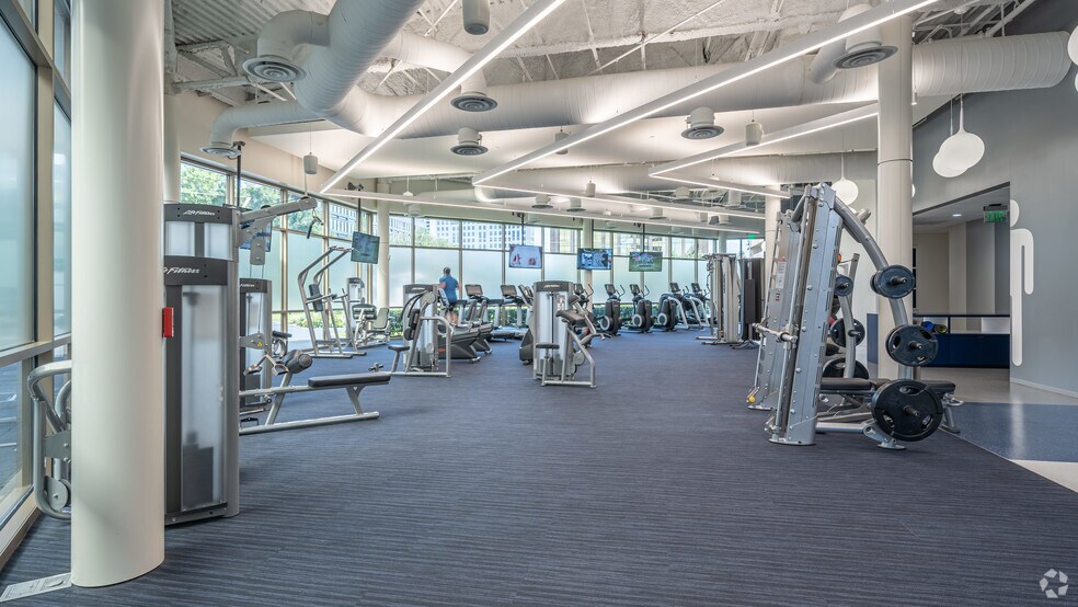 More Photos Of 5599 San Felipe St, Houston Office For Sale