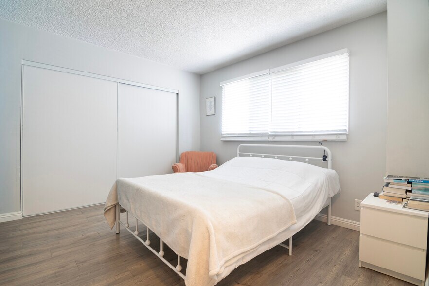 More Photos Of , Los Angeles Multifamily For Sale