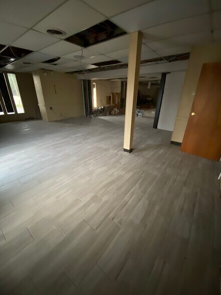 More Photos Of 918 N Dallas Ave, Lancaster Office For Sale
