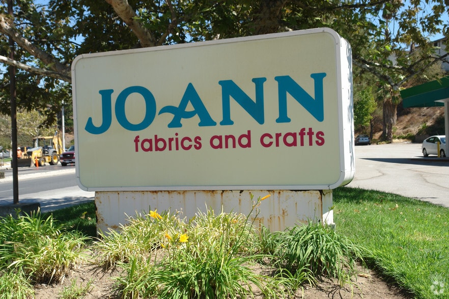 More Photos Of 2160 Foothill Blvd, La Cañada Flintridge Freestanding For Lease