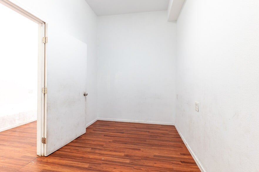More Photos Of 3700 E 12th St, Oakland Storefront Retail Office For Lease