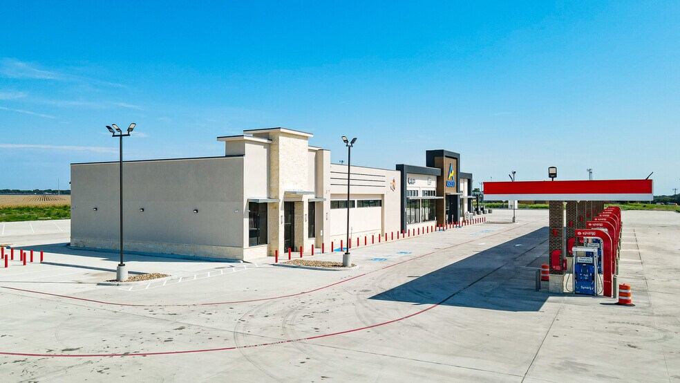 More Photos Of 206 I-35, Eddy General Retail For Lease