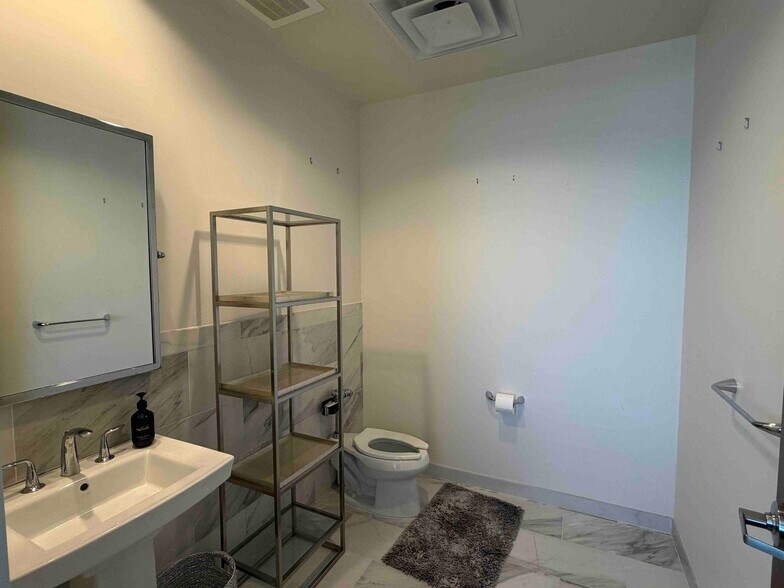 More Photos Of 4901 Vineland Rd, Orlando Office For Lease
