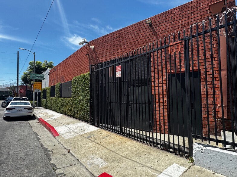 More Photos Of 1321 W 12th St, Los Angeles Light Manufacturing For Lease