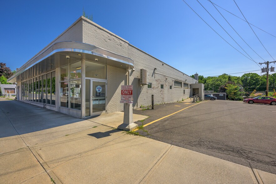 Primary Photo Of 749 Warren St, Hudson Flex For Sale
