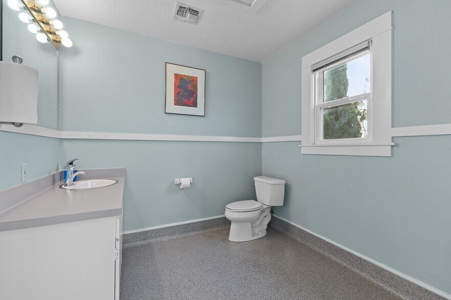 More Photos Of 700 College Ave, Santa Rosa Office For Sale