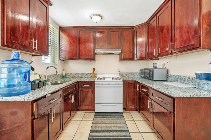 More Photos Of 5915 Weedpatch Hwy, Bakersfield Apartments For Sale
