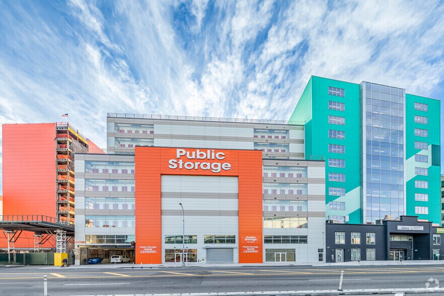 More Photos Of 3108 Northern Blvd, Long Island City Showroom For Sale