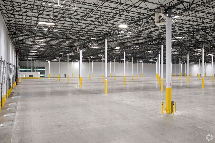 More Photos Of 25 Colony Rd, Jersey City Warehouse For Lease