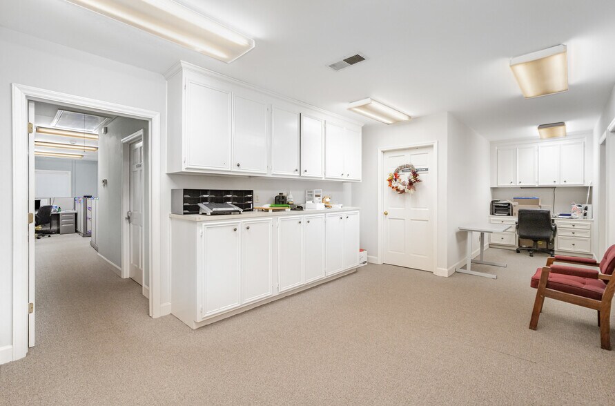 More Photos Of 4523 Park Rd, Charlotte Office For Sale