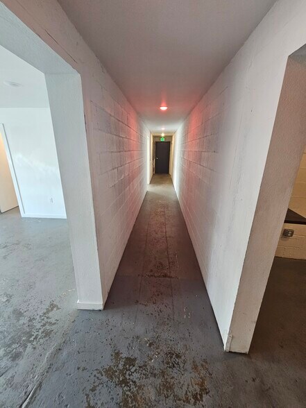 More Photos Of 5833 NE Portland Hwy, Portland Flex For Sale