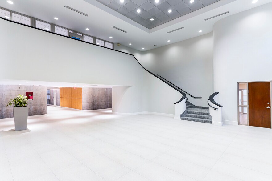 More Photos Of 700 NW 107th Ave, Miami Unknown For Lease