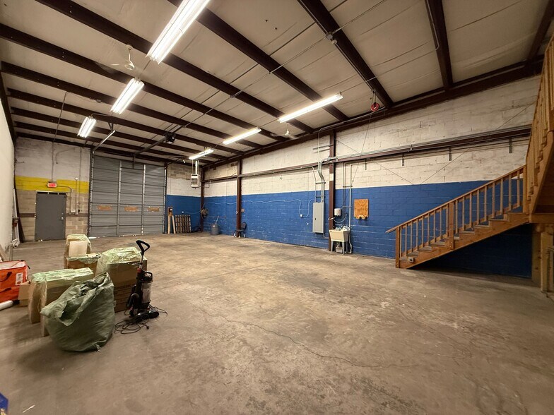 More Photos Of 2101 E State St, Hamilton Warehouse For Lease