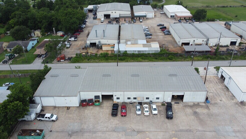 More Photos Of 9879 Tanner Rd, Houston Warehouse For Lease