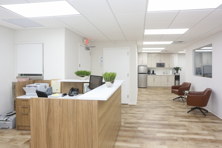 More Photos Of 98 Cuttermill Rd, Great Neck Office For Lease