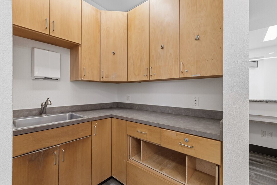 More Photos Of 47 Penny Ln, Watsonville Medical For Sale