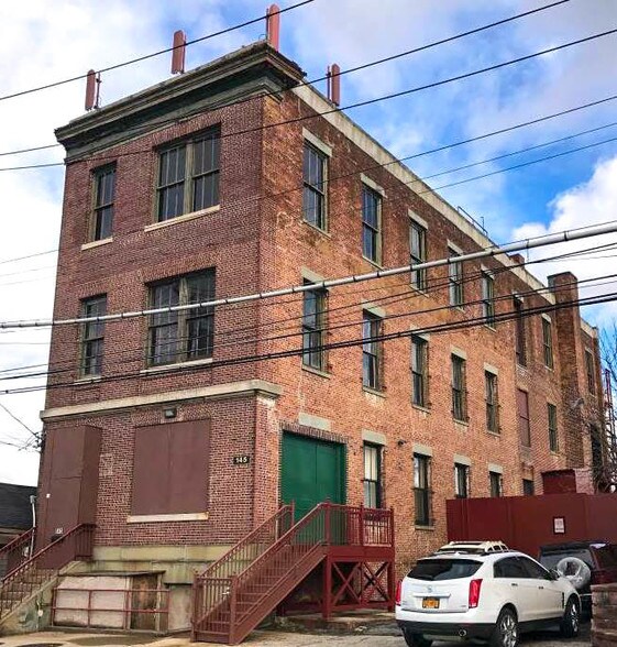 More Photos Of 145 Clove Rd, Staten Island Warehouse For Lease