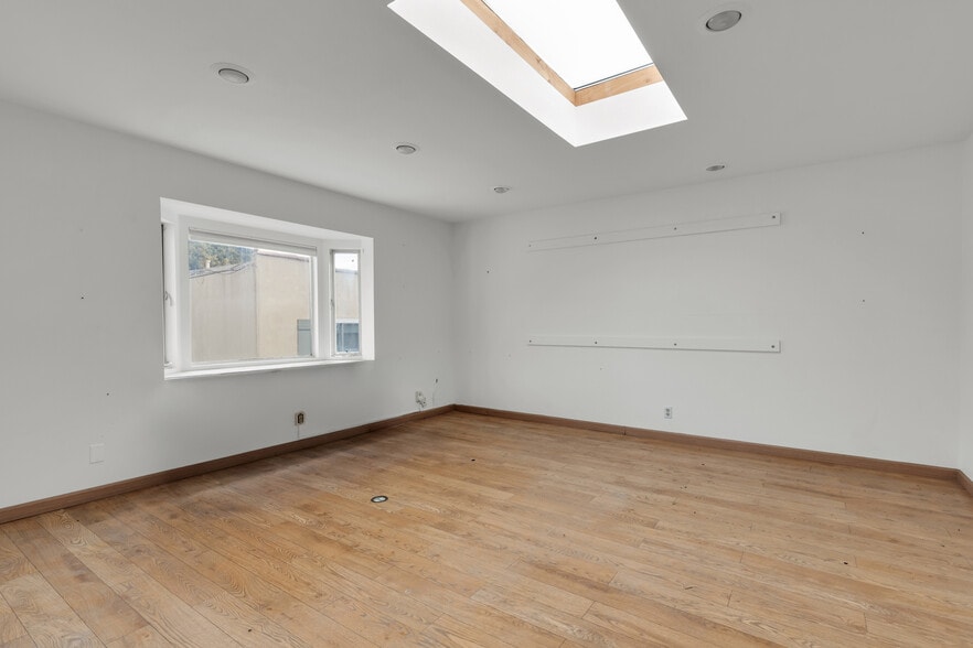 More Photos Of 2951-2953 Lincoln Blvd, Santa Monica Loft Creative Space For Sale