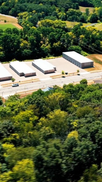 Primary Photo Of 390 Progress Dr, Cottage Grove Veterinarian Kennel For Sale