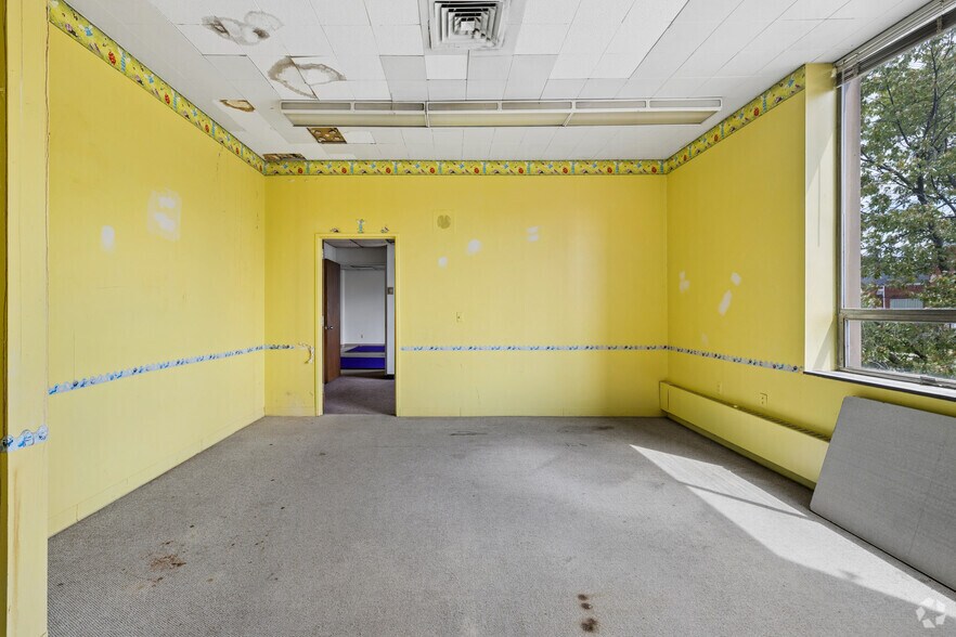 More Photos Of 131 University Dr, Pontiac Health Club For Sale