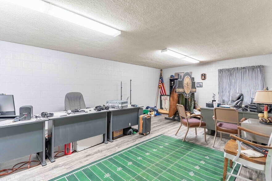 More Photos Of 120 S Commercial Ave, Farmington Office For Sale