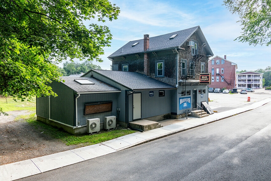 More Photos Of 104 Canal St, Blackstone Bar For Sale