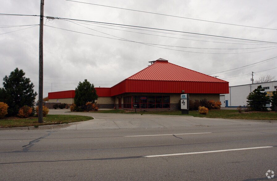 More Photos Of 30903 Groesbeck Hwy, Roseville Service For Sale