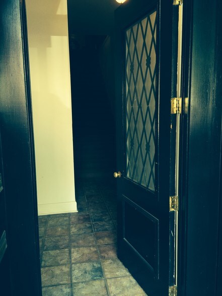 More Photos Of 128-130 N Ashley St, Valdosta General Retail For Sale