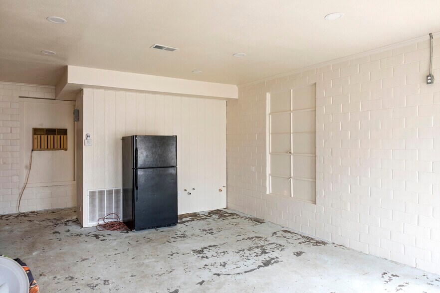 More Photos Of 1911 State Hwy 132, Natalia Multifamily For Sale