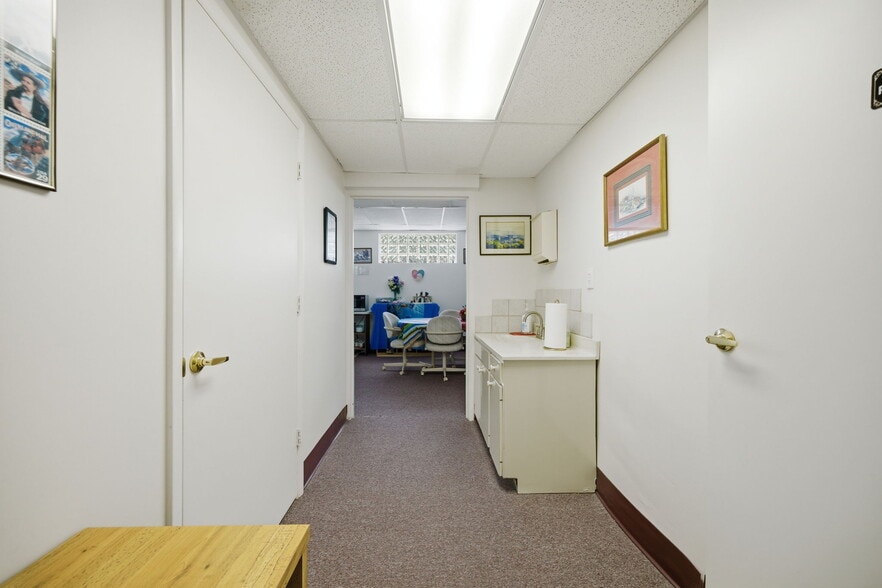 More Photos Of 1811 Bayshore Gardens Pky, Bradenton Medical For Sale