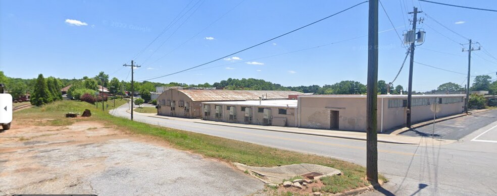 More Photos Of 482 Chattahoochee St, Cornelia Warehouse For Lease