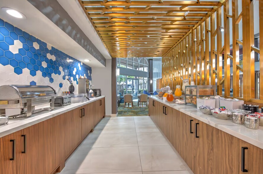 More Photos Of 4850 W John Carpenter Fwy, Irving Hotel For Sale