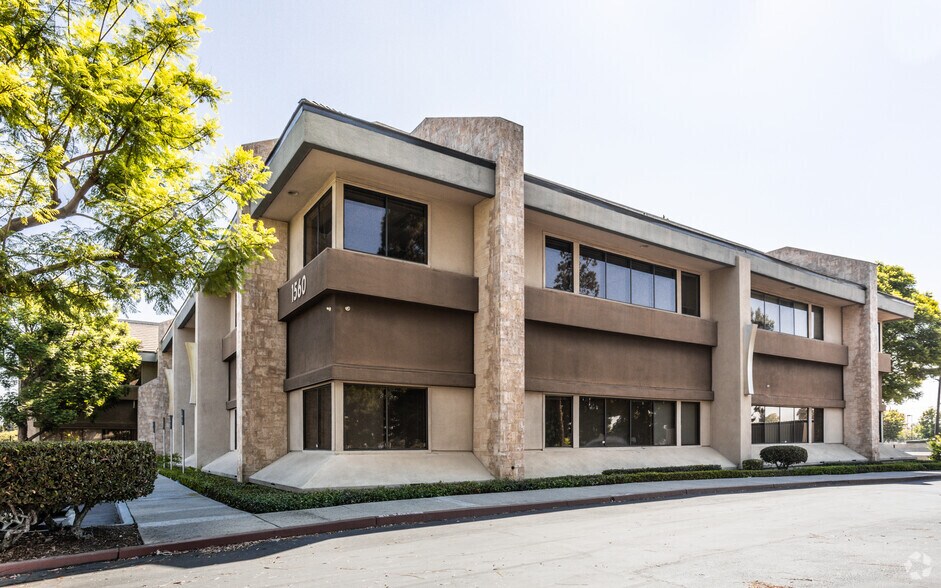 More Photos Of 1560 Brookhollow Dr, Santa Ana Office For Lease