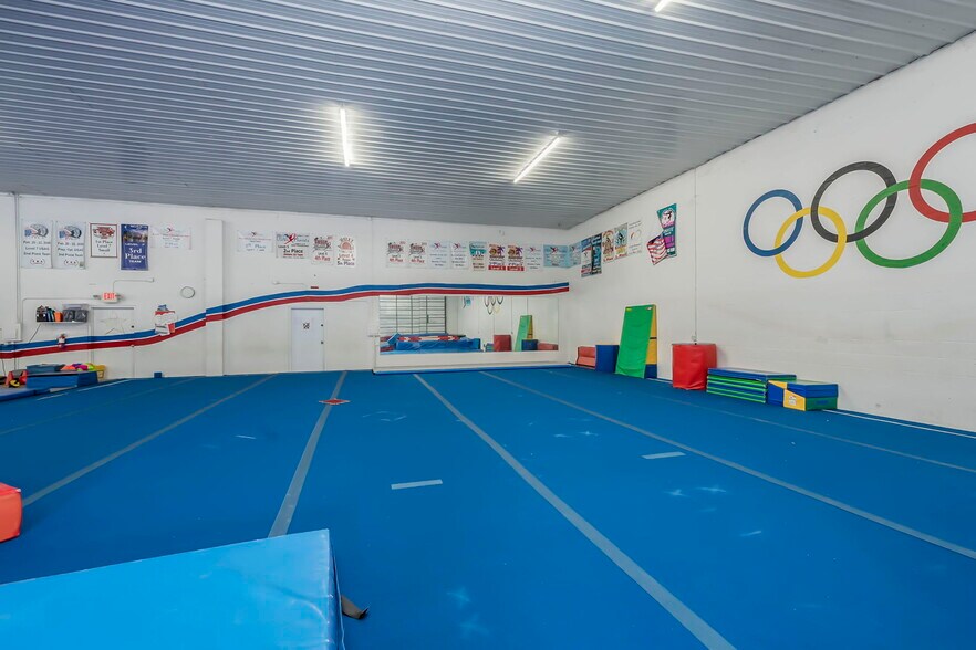 More Photos Of 1013 SE Holbrook Ct, Port Saint Lucie Warehouse For Sale