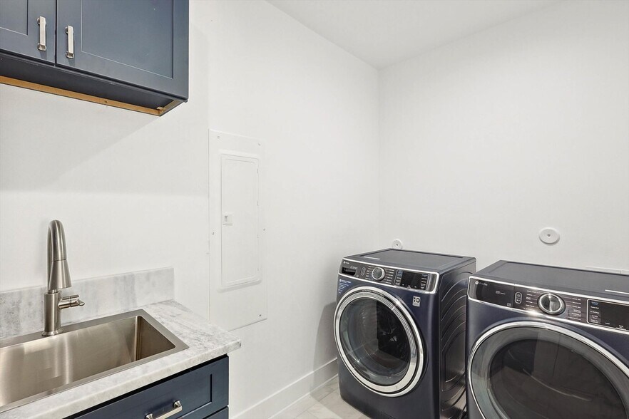 More Photos Of 767 W Main St, Coppell Storefront Retail Office For Sale