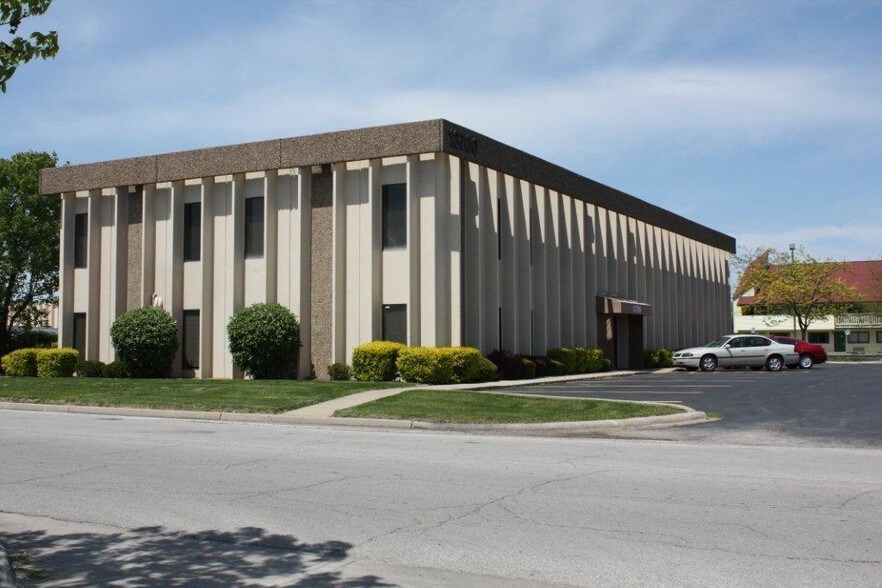 More Photos Of 13720 E 42nd Ter, Independence Office For Lease