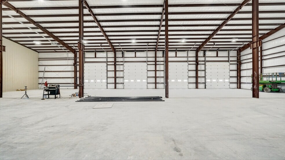 More Photos Of 16510 W Basin St, Odessa Warehouse For Sale
