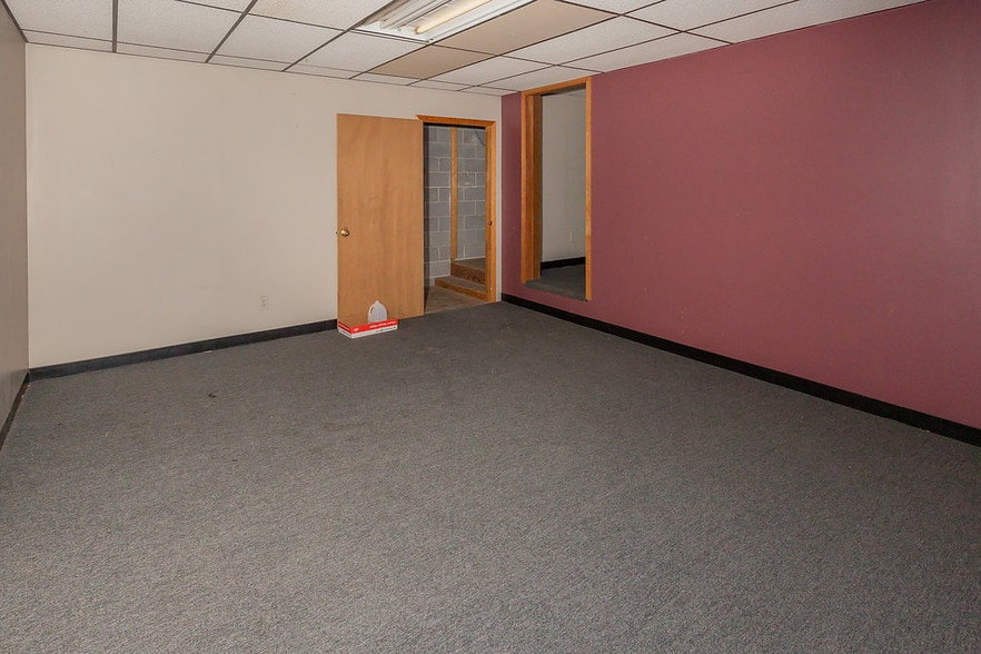 More Photos Of 8901 Washington St, Kansas City Showroom For Sale