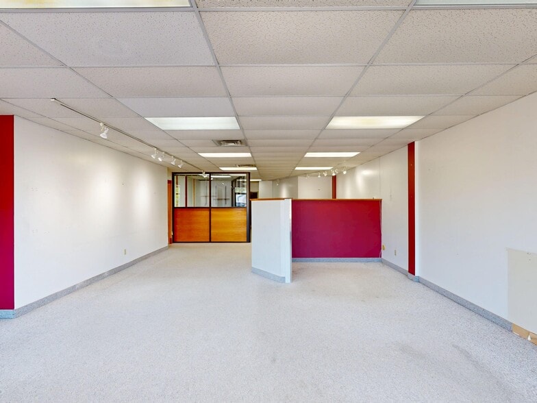 More Photos Of 2051-2063 W 8th St, Erie Storefront Retail Office For Lease