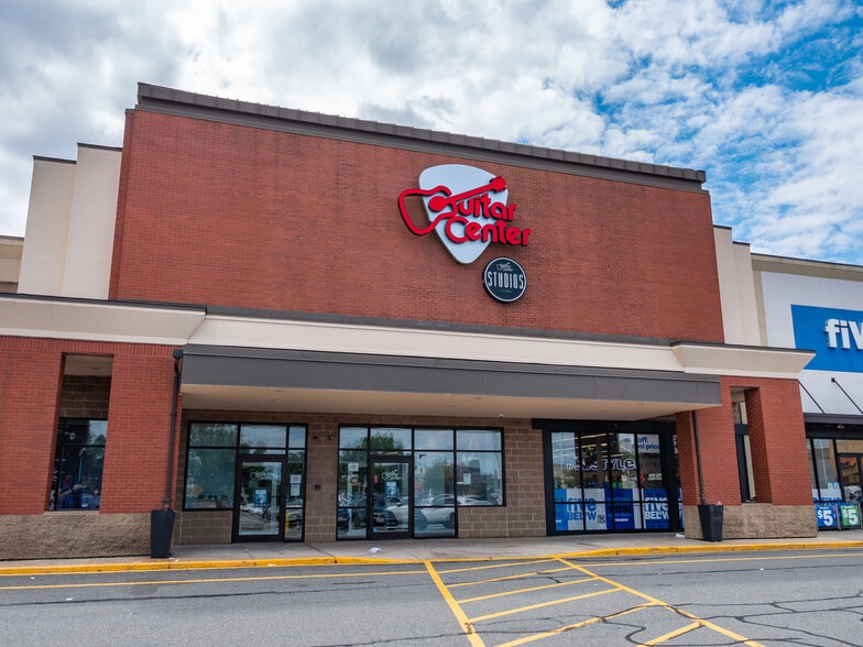 More Photos Of 255 Grossman Dr, Braintree Freestanding For Sale