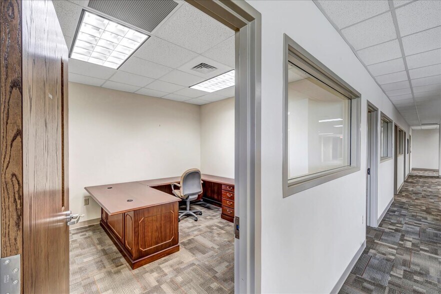 More Photos Of 4885 Riverside Dr, Macon-Bibb Office For Lease