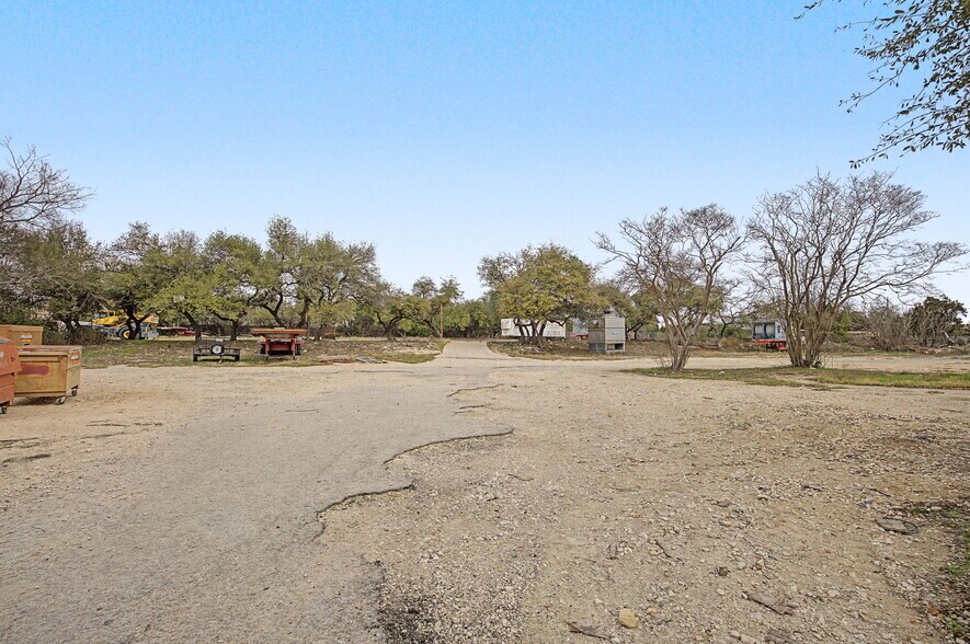 More Photos Of 7900 Hudson Loop, Austin Contractor Storage Yard For Lease