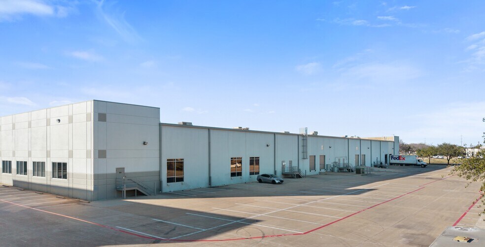 More Photos Of 13988 Diplomat Dr, Dallas Research And Development For Lease