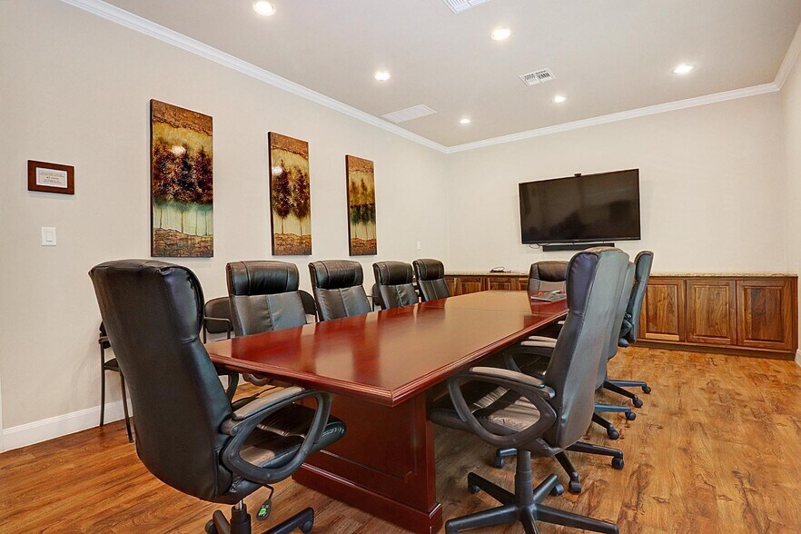 More Photos Of 8122 Whisper Oak, San Antonio Office For Sale