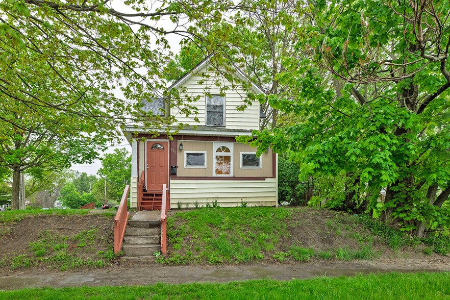 More Photos Of , Lansing Multifamily For Sale