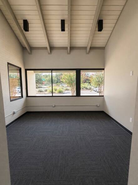 More Photos Of 3132 W 5th St, Fort Worth Office For Lease