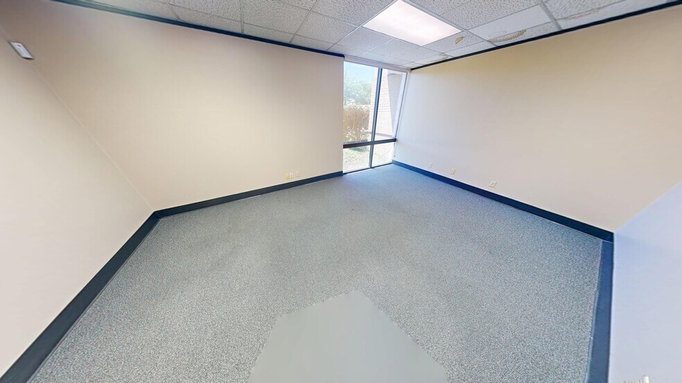 More Photos Of 9776 Whithorn Dr, Houston Showroom For Lease